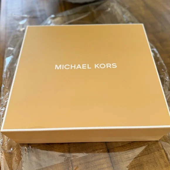 Michael Kors Oxblood Rouge Sombre Set - Picture 9 of 9